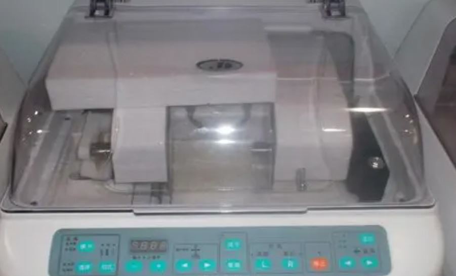 Il y a un grand écart dans la taille du disque de meulage de la machine de bo...